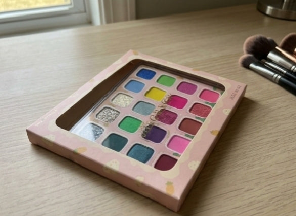 20-Color Eyeshadow Palette – Bright Colors & Glitter Accents