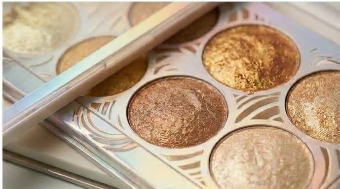 8-Shade Shimmer Highlighter Palette – Champagne, Gold & Bronze