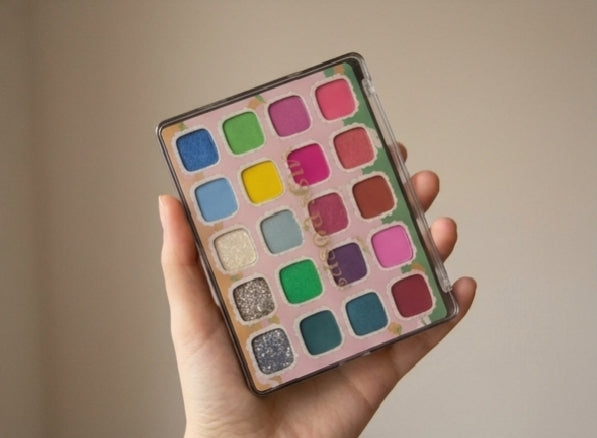 20-Color Eyeshadow Palette – Bright Colors & Glitter Accents