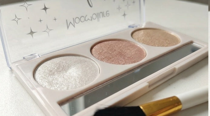 3-Color Shimmer Highlighter Palette – Pearl, Rose & Champagne