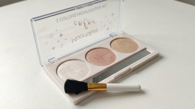 3-Color Shimmer Highlighter Palette – Pearl, Rose & Champagne