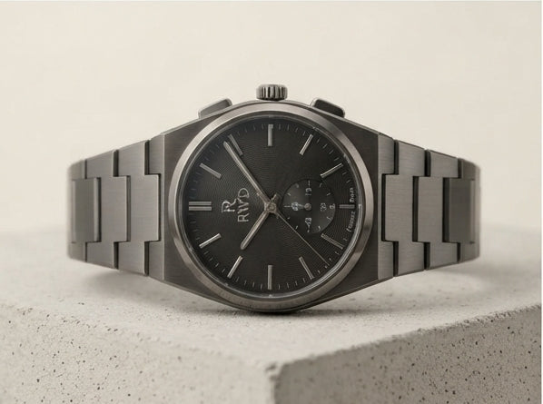 Gunmetal-Tone Bracelet Watch – Black Dial